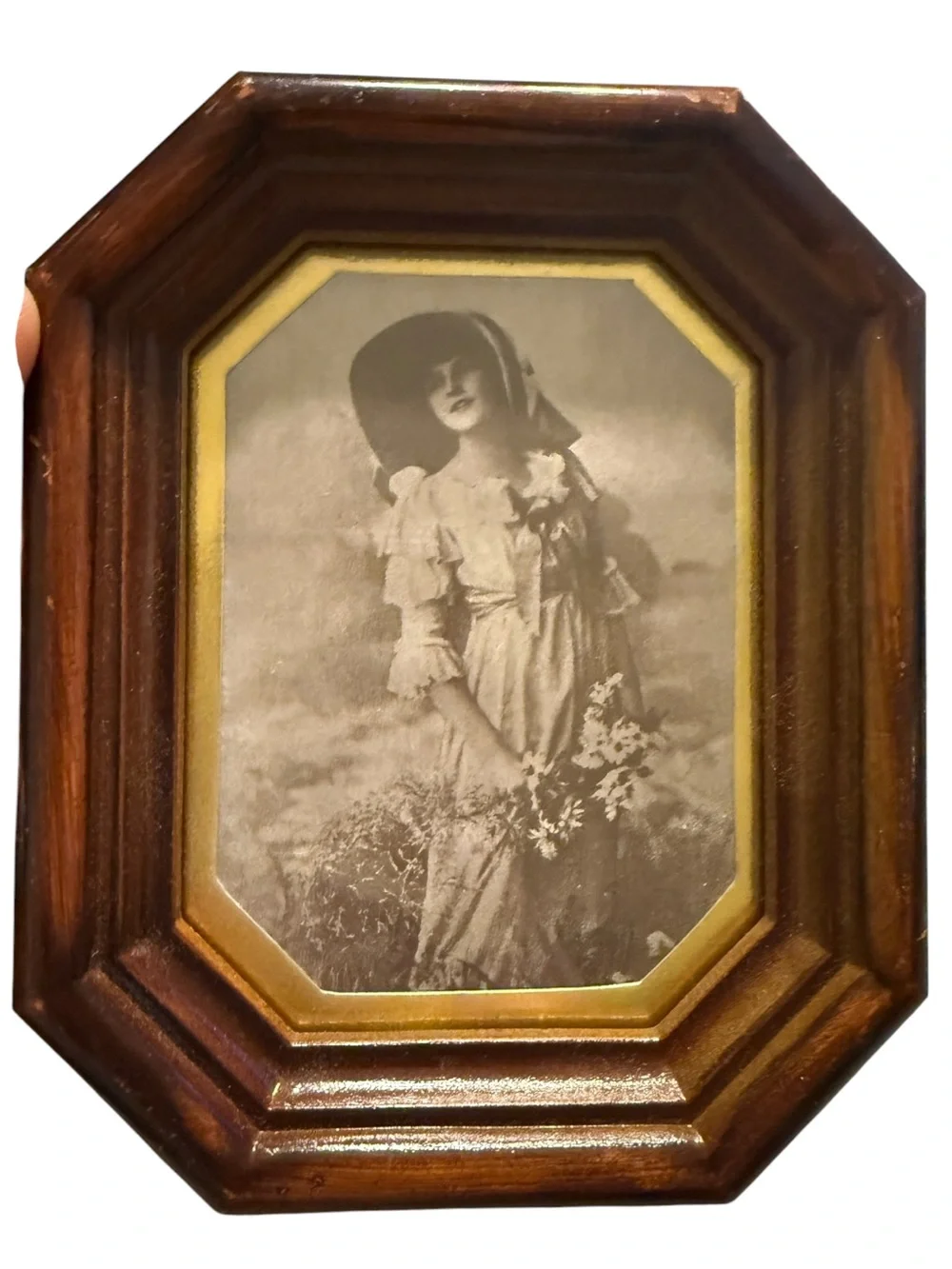 vintage octagonal wood-finish photo frame features a classic portrait insert and